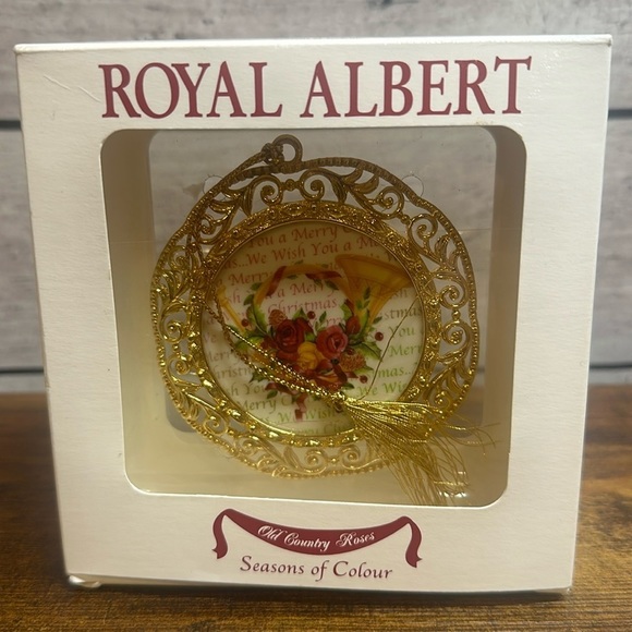 Royal‎ Albert Seasons of Color We Wish You A Merry Christmas Christmas Ornament - Picture 1 of 6
